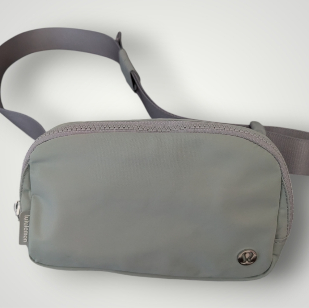 Lululemon Everywhere Belt Bag 1L - Picture 8 of 8